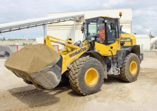 Kolové nakladače Komatsu WA200-8E0