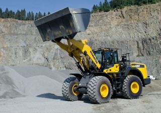 Kolové nakladače Komatsu WA480-8E0