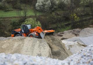 Kolové nakladače Hitachi ZW 330-5