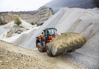 Kolové nakladače Hitachi ZW 330-5