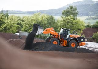 Kolové nakladače Hitachi ZW 370-5