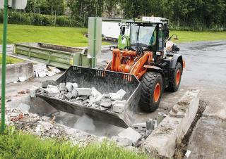 Kolové nakladače Hitachi ZW180-6