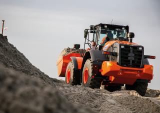 Kolové nakladače Hitachi ZW220-6