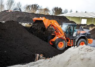 Kolové nakladače Hitachi ZW220-6