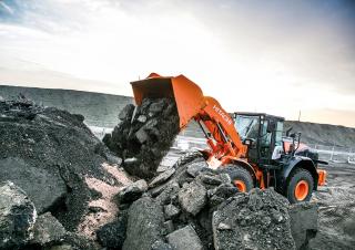Kolové nakladače Hitachi ZW220-6