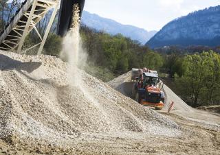 Kolové nakladače Hitachi ZW250-5B
