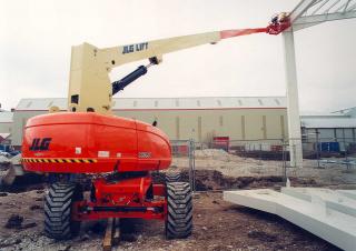 Teleskopické pracovní plošiny Kolové teleskopické pracovní plošiny JLG 860SJ