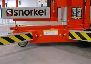 Teleskopické pracovní plošiny Sloupové pracovní plošiny Snorkel UL25