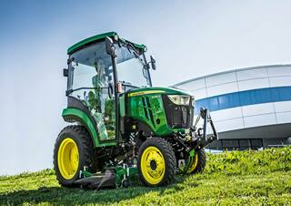 Vozidla Komunální multifunkční naftová vozidla John Deere 2038 R