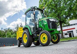 Vozidla Komunální multifunkční naftová vozidla John Deere 3046 R