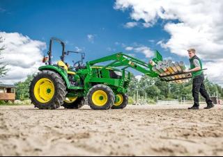 Vozidla Komunální multifunkční naftová vozidla John Deere 4052 M
