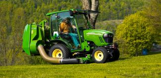 Vozidla Komunální traktory John Deere 2320
