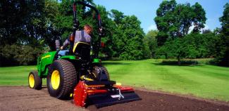 Vozidla Komunální traktory John Deere 2520