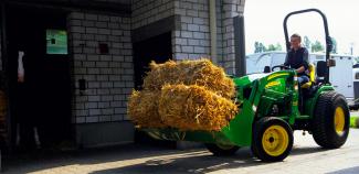 Vozidla Komunální traktory John Deere 2520