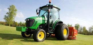 Vozidla Komunální traktory John Deere 4520 