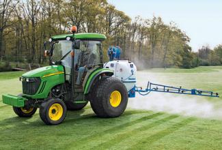 Vozidla Komunální traktory John Deere 4720 