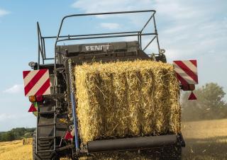 Lisy na hranolové balíky + Lisy na obří balíky Fendt 1270 SP
