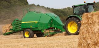 Lisy na hranolové balíky + Lisy na obří balíky John Deere 1424 C