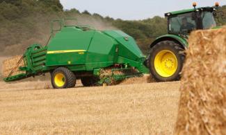 Lisy na hranolové balíky + Lisy na obří balíky John Deere 1434 C