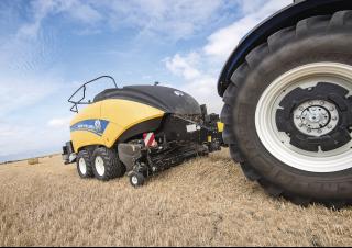 Lisy na hranolové balíky + Lisy na obří balíky New Holland BB 1290 Plus
