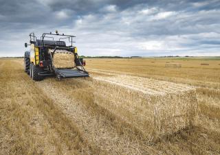 Lisy na hranolové balíky + Lisy na obří balíky New Holland BB 1290 RC Plus