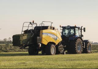Lisy na hranolové balíky + Lisy na obří balíky New Holland BB 890 RC