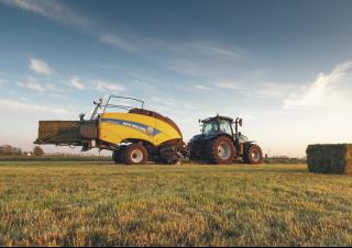 Lisy na hranolové balíky + Lisy na obří balíky New Holland BB 890 RC