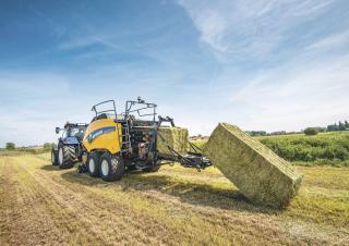 Lisy na hranolové balíky + Lisy na obří balíky New Holland BB 890 RC Plus