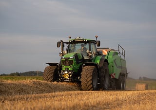 Lisy na hranolové balíky + Lisy na obří balíky DEUTZ-FAHR BigMaster 6712 X