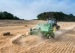 Zahradní traktory a ridery John Deere S160 