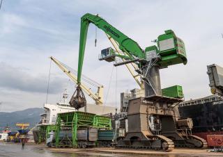 Manipulátory s materiálem Sennebogen 895R E Hybrid  