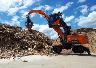 Manipulátory s materiálem Develon DX250WMH-7 