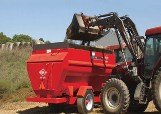 Krmná technika Míchačky krmiv Kuhn Knight 4136