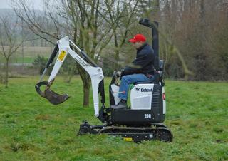 Minirypadla Bobcat E08