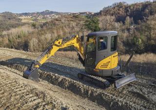 Minirypadla New Holland E26C