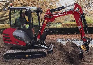 Minirypadla Yanmar SV26
