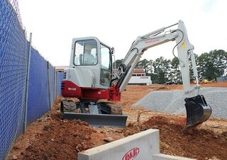 Minirypadla Takeuchi TB 138 FR
