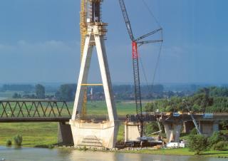 Mobilní jeřáby s příhradovým výložníkem Liebherr LG 1750