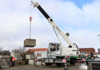 Mobilní jeřáby s teleskopickým výložníkem Sennebogen 643E