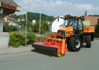 Technika pro letní údržbu Pouliční zametače Montované zametače Dücker FKM 2700