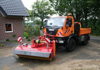 Technika pro letní údržbu Pouliční zametače Montované zametače Dücker SFK 3000