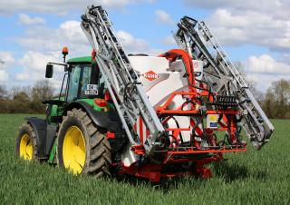 Nesené postřikovače Kuhn Deltis 2