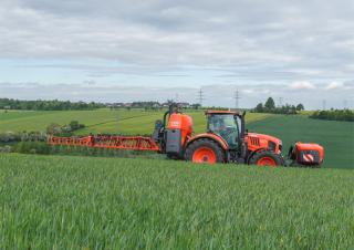 Nesené postřikovače Kubota XMS210