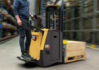Nízkozdvižné vozíky Nízkozdvižné vozíky s plošinou pro řidiče Caterpillar NPF20N3DS