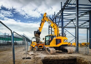 Pásová rypadla JCB 245XR