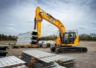 Pásová rypadla JCB 245XR
