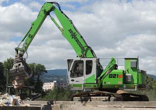 Manipulátory s materiálem Sennebogen 821R E