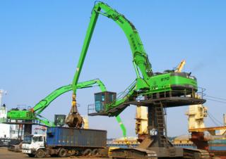 Manipulátory s materiálem Sennebogen 870R E Hybrid
