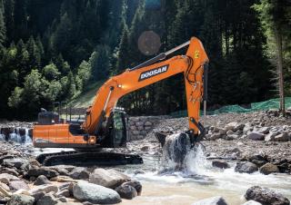 Pásová rypadla Doosan DX210-7