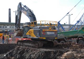 Pásová rypadla Volvo EC380ENL